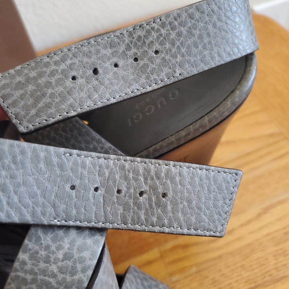 Gucci Pebbled Asphalt Grey Leather Strappy Platform Sandals Women's Shoes  8.5 - Picture 14 of 16
